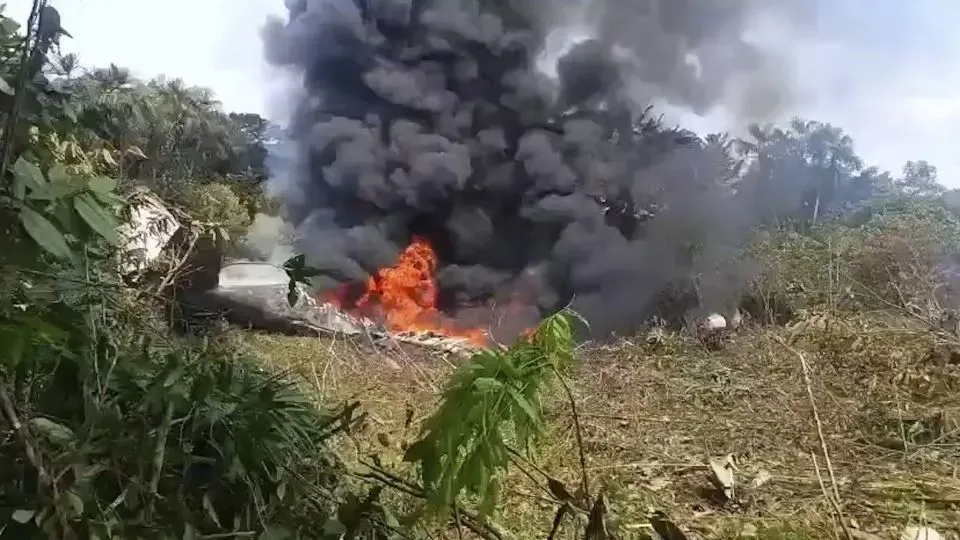 Avião militar da Colômbia com mais de 120 a bordo cai na fronteira com Peru