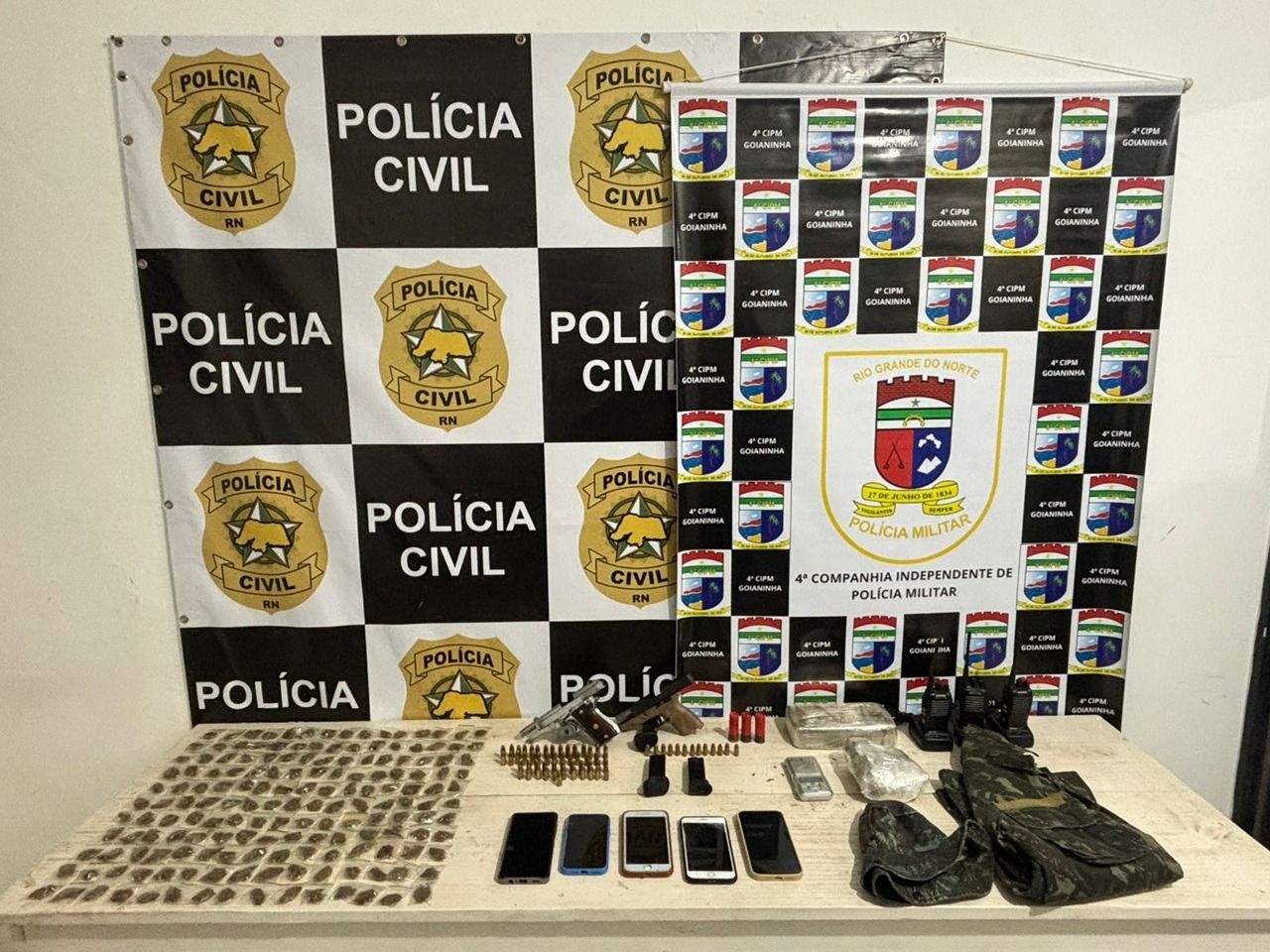 Operação prende homem e apreende maconha, crack, skank, armas, munições e adolescentes em Pipa