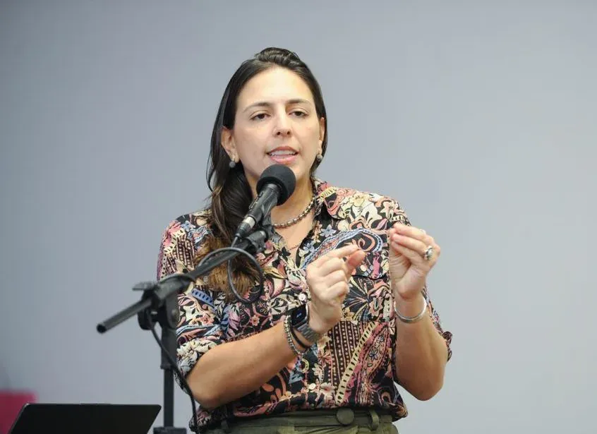 TRE-RN manda Natália Bonavides devolver R$ 17 mil por irregularidades na campanha
