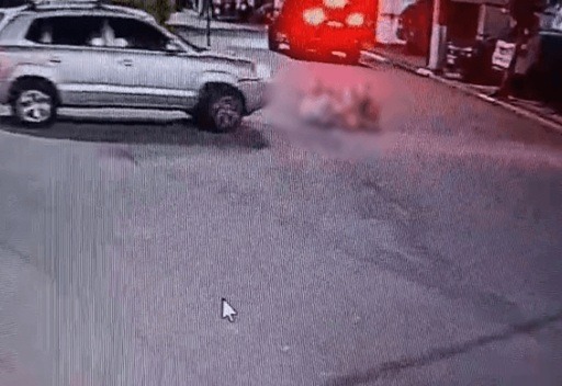 VÍDEO: motorista atropela quatro crianças dentro de condomínio