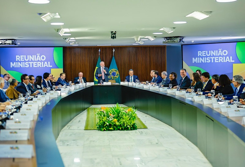Lula anuncia saída de ao menos 18 ministros para disputar eleições 2026; veja quem sai e quem fica