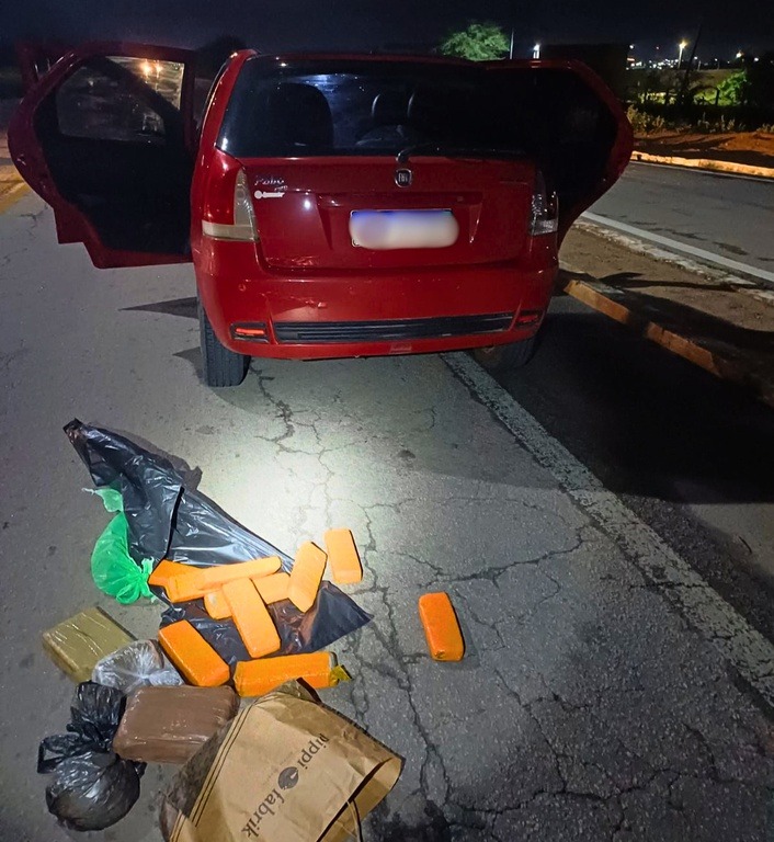 PRF apreende mais de 8 kg de droga e prende dois homens no interior do RN