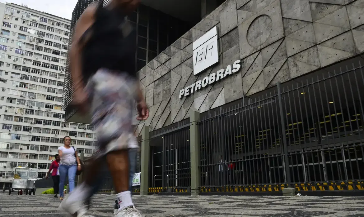 Petrobras reajusta preço do querosene de aviação em 55%