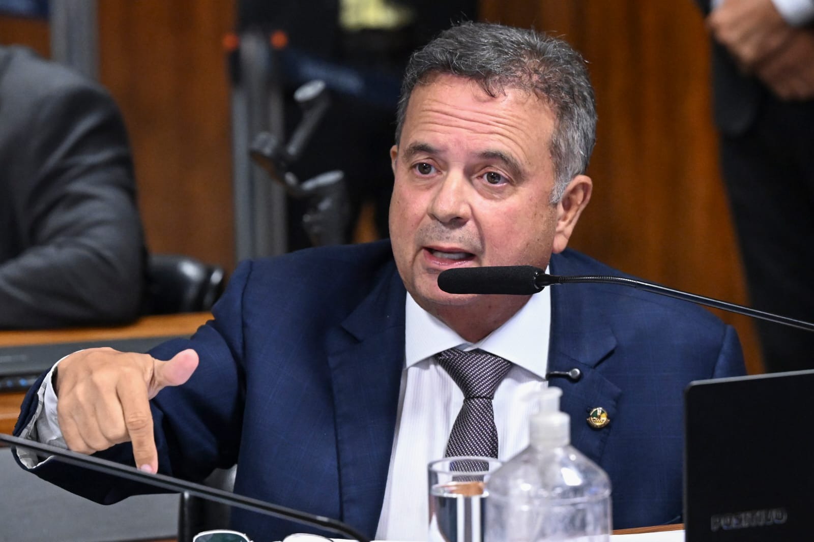 Rogério Marinho aciona Justiça Federal contra Haddad por disparo em massa de mensagens sobre isenção do IR