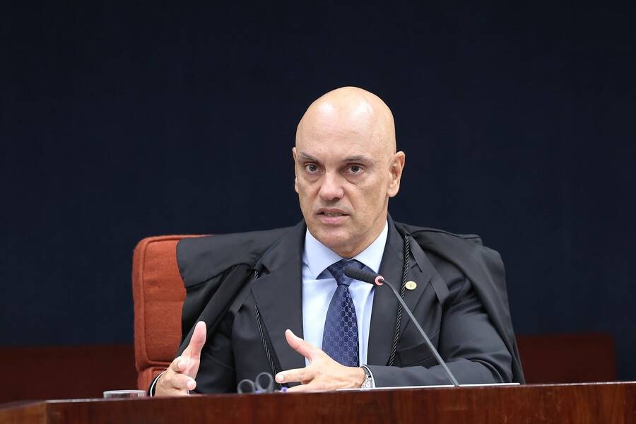 Documentos apontam voo de Moraes em avião de empresa ligada a Vorcaro