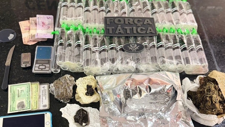 Suspeito de tráfico é detido com drogas e 74 frascos de lança-perfume na zona Sul de Natal