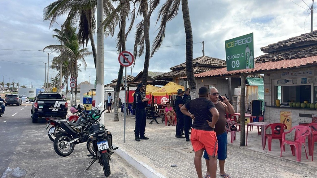 Homem é morto e outro fica ferido em atentado a tiros na Praia do Meio, em Natal