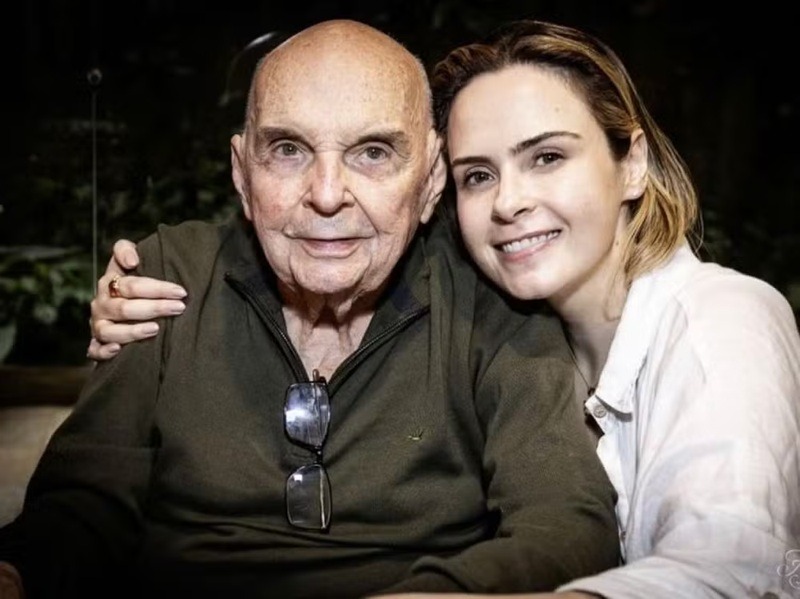 Pai de Ana Paula Renault morre; equipe diz que participante continuará no BBB