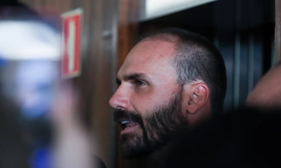 Mendonça pede vista e suspende julgamento contra Eduardo Bolsonaro