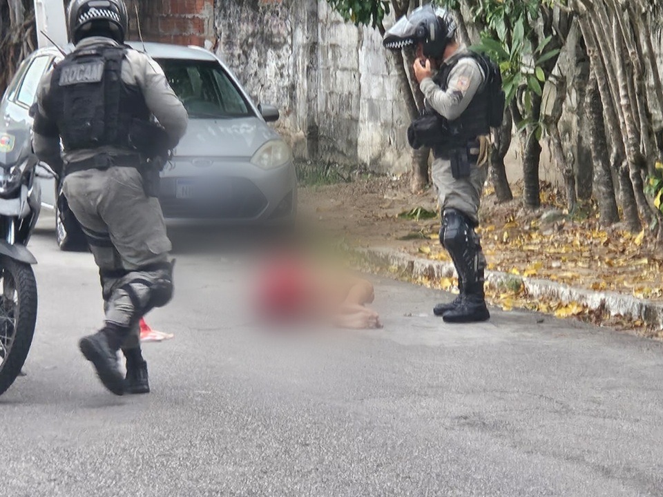 Suspeito é baleado após confronto com a PM em Ponta Negra