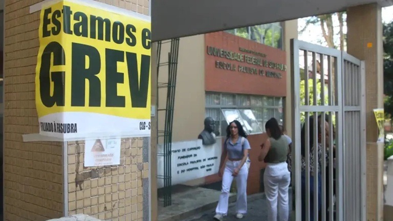 Greve de servidores atinge ao menos 51 universidades federais