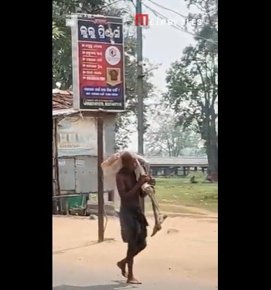 VÍDEO: Homem desenterra e leva esqueleto da irmã a banco como prova de morte