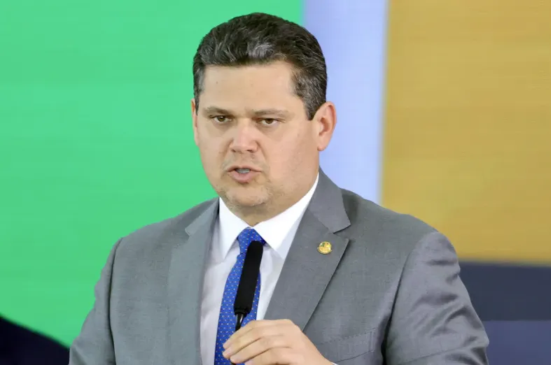 Alcolumbre decide ‘fatiar’ análise do veto de Lula ao PL da Dosimetria antes de votação no Congresso e retira trecho...