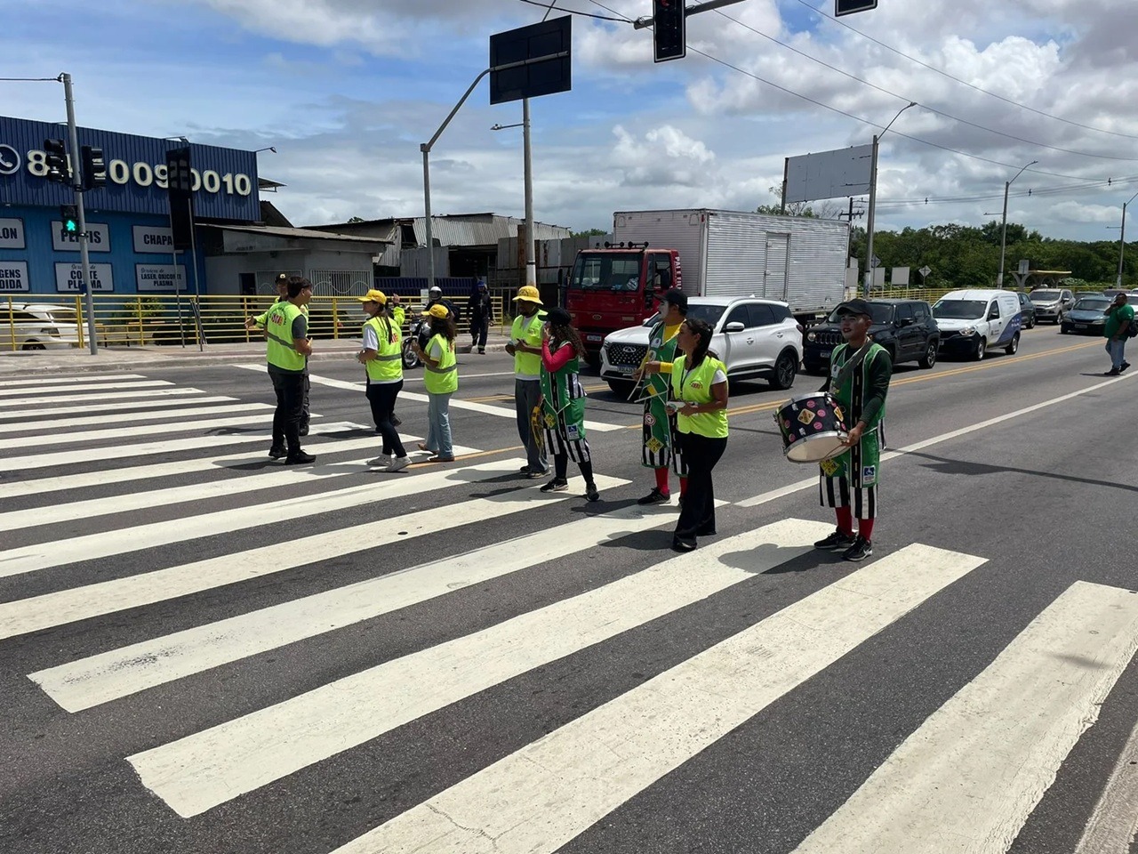 Novo semáforo com botoeira para pedestres entra em operação na Avenida Felizardo Moura