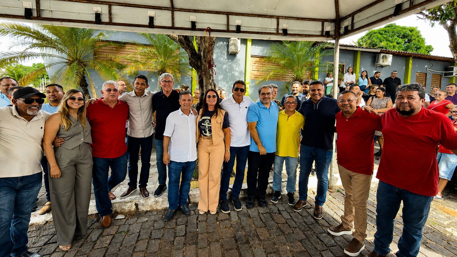 Álvaro Dias e Babá Pereira recebem apoio do prefeito de Tibau do Sul e mais 8 vereadores