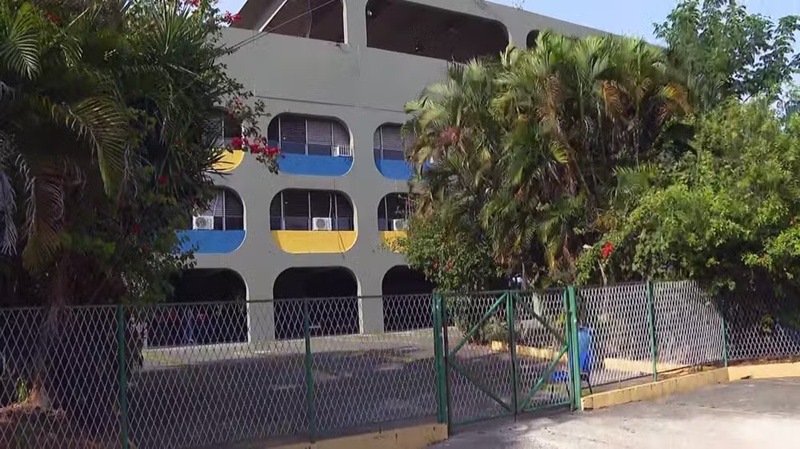 Bomba caseira explode em escola e deixa 8 alunos feridos