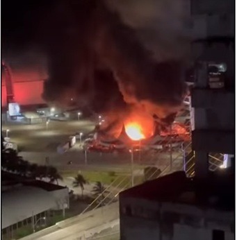 VÍDEO: Incêndio atinge Circo do Tirulipa ao lado da Arena das Dunas em Natal