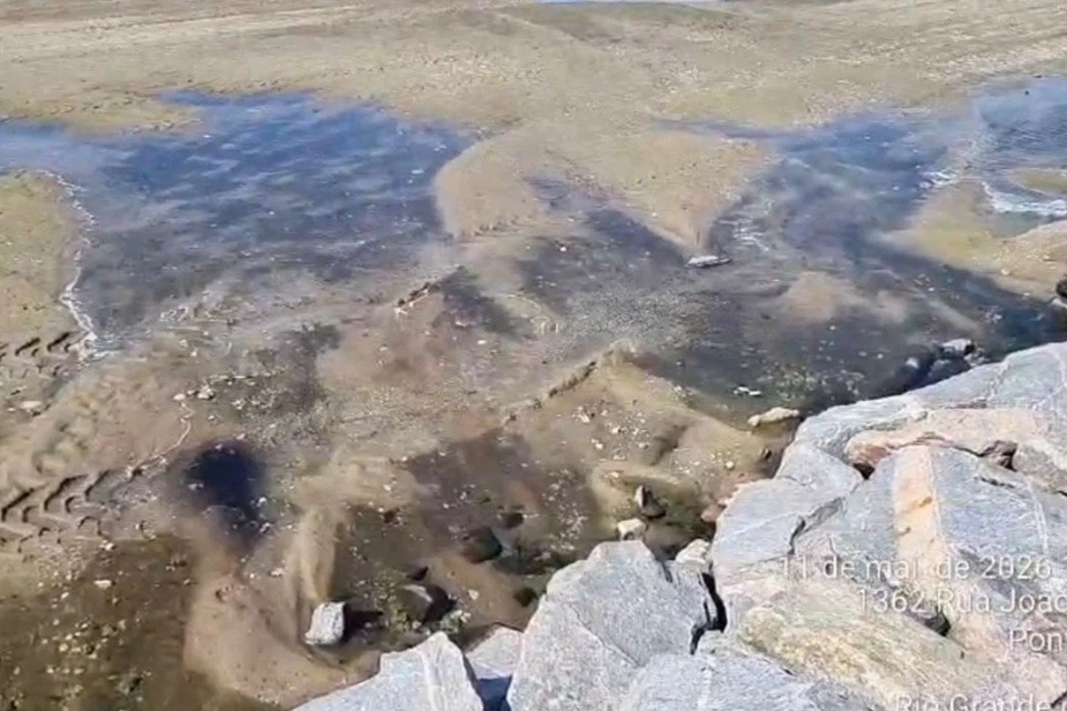 Semurb identifica vazamento de esgoto na orla de Ponta Negra e cobra reparo da Caern