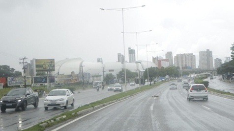 Natal amanhece com diversos pontos de alagamento nas vias; confira