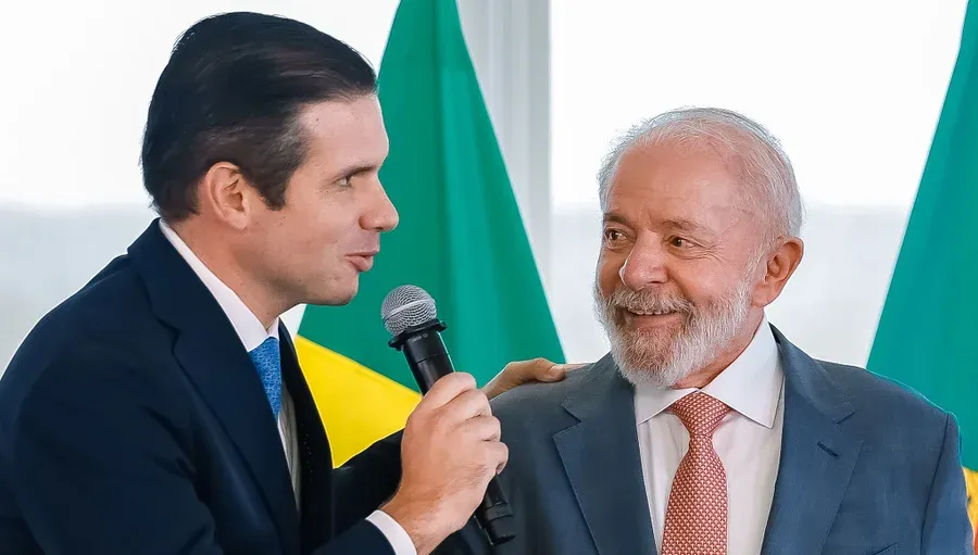 Hugo Motta fecha acordo com governo Lula e Câmara deve votar fim da escala 6×1
