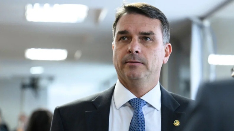 PL sai em defesa de Flávio Bolsonaro após fala com Vorcaro sobre filme