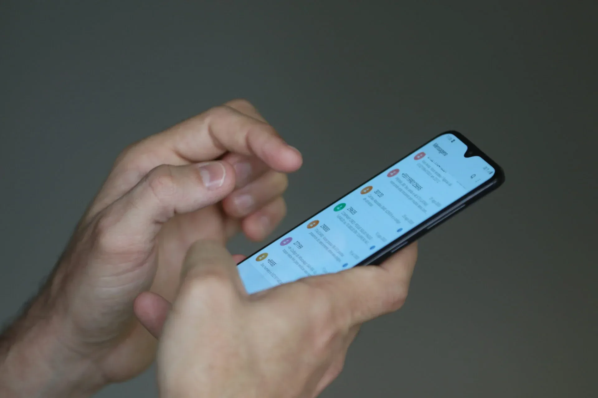 Loja e fabricante são condenadas após venderem celular usado como novo em shopping de Natal