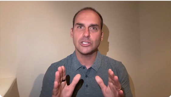 Eduardo Bolsonaro admite ter sido produtor-executivo de filme para segurar diretor de Hollywood