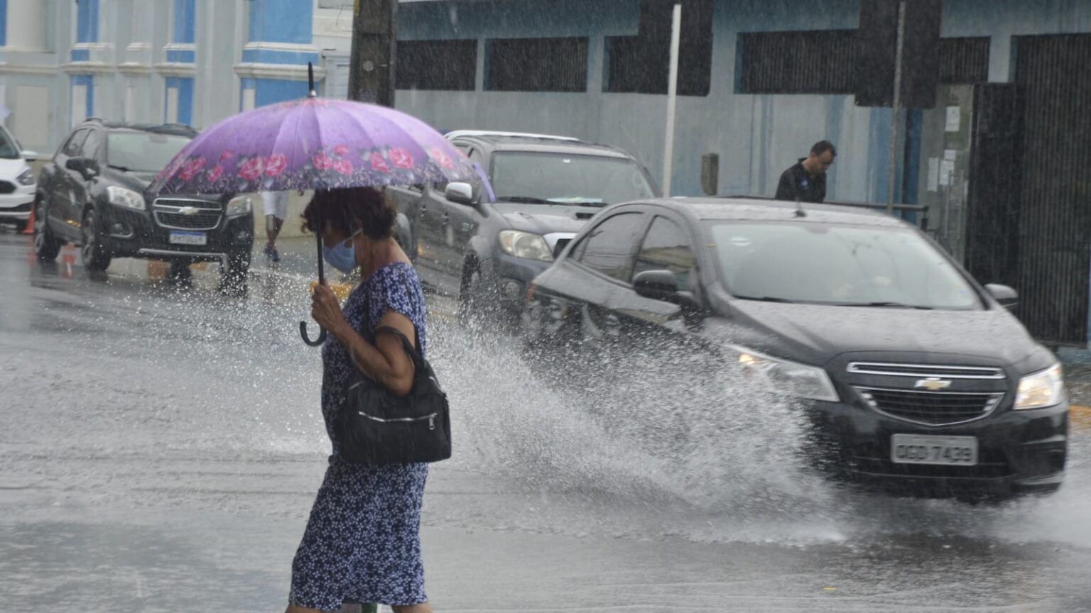 Chuvas deixam quatro vias intransitáveis em Natal; confira