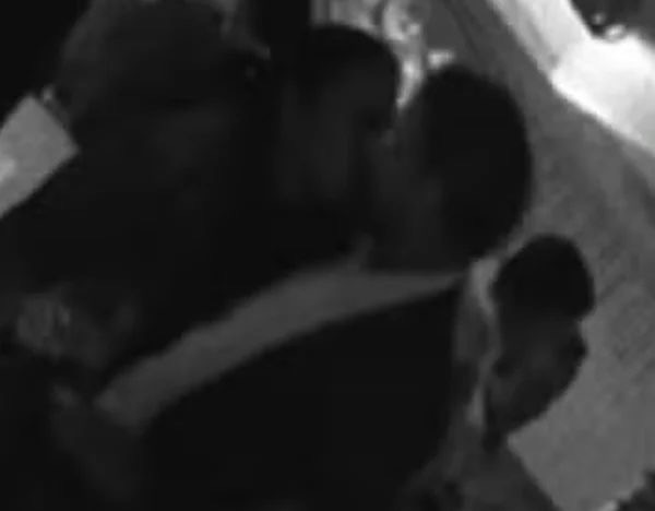 VÍDEO: Assumidos! Ivete Sangalo beija empresário durante casamento