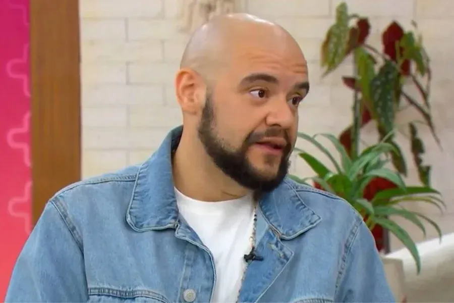 Gominho ousa e aparece nu em fotos; veja