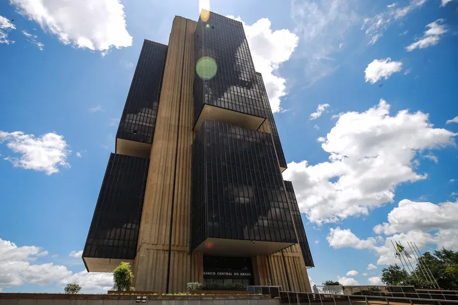 CCJ do Senado adia votação da PEC da autonomia do Banco Central