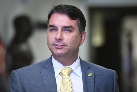 Pré-campanha de Flávio Bolsonaro anuncia saída de marqueteiro