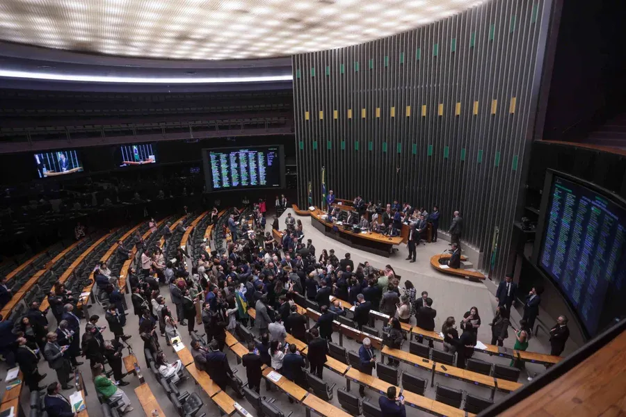 Congresso derruba veto de Lula para liberar doações antes das eleições