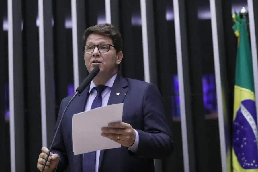 Mario Frias fez pedidos de viagens ao exterior em cima da hora à Câmara