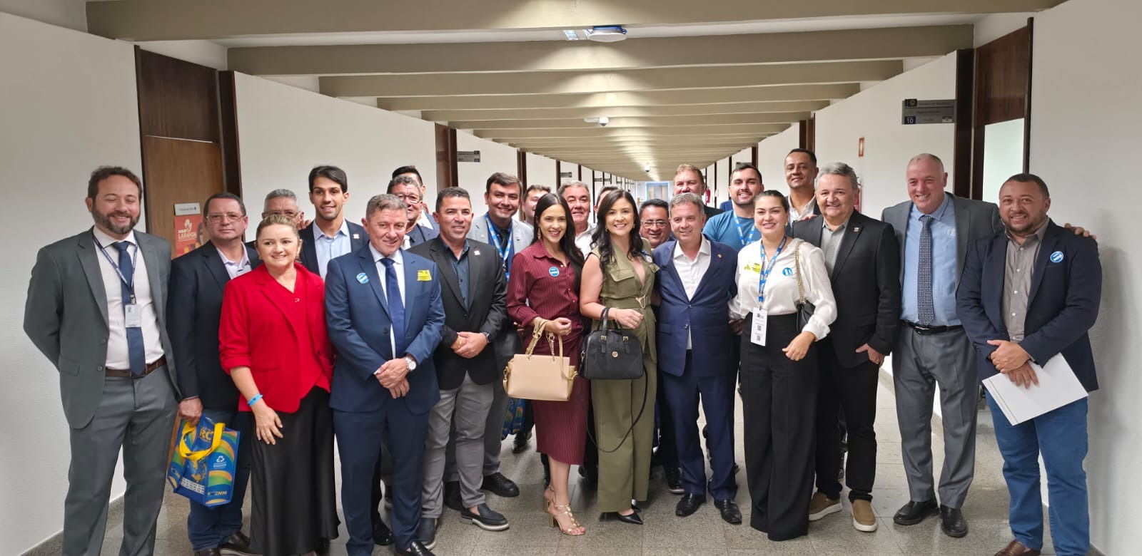 Na Marcha dos Prefeitos, Coronel Hélio firma compromisso com municípios: "mais Brasil, menos Brasília"
