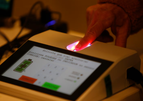 Pela primeira vez, Brasil tem mais de 1 milhão de eleitores cadastrados no exterior