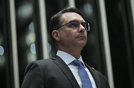 Quase 90% dos eleitores de Flávio Bolsonaro apoiam candidatura após o caso ‘Dark Horse’, aponta Datafolha