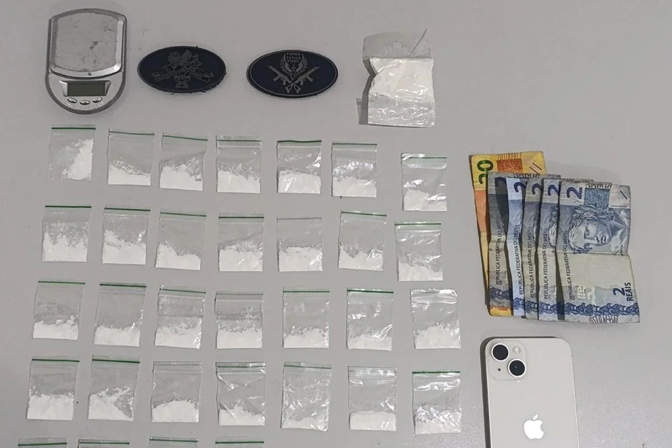 Adolescente de 17 anos é apreendida por tráfico de drogas na Zona Norte de Natal
