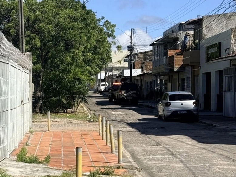 VÍDEO: Homem é morto a tiros em Cidade da Esperança; imagens mostram correria no local