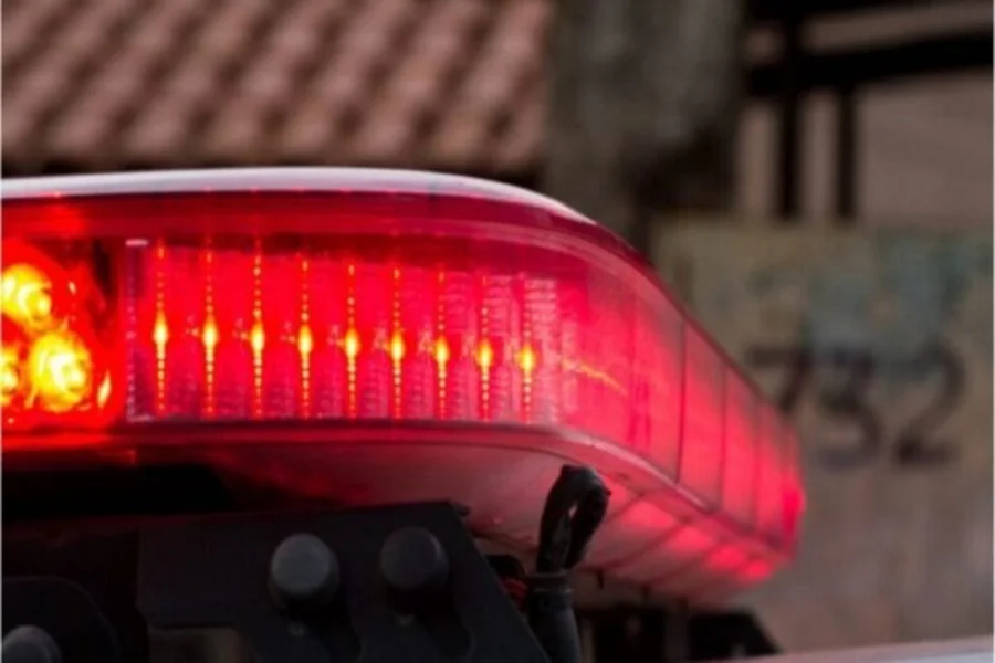 Adolescente esfaqueia o pai após discussão por falta de comida em casa