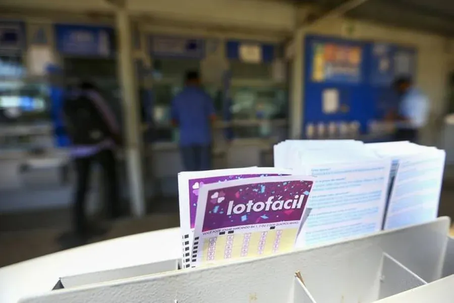 Apostador acerta Lotofácil e fatura mais de R$ 351 mil