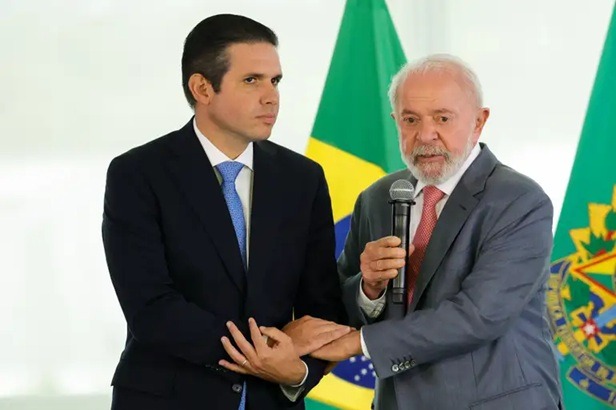Lula e Hugo Motta terão reunião para discutir fim da jornada 6x1