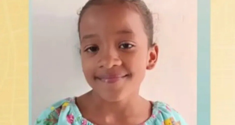 Criança de 11 anos morre após ser arremessada em piscina durante brincadeira