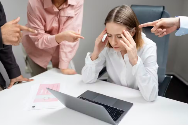 Regra que amplia fiscalização sobre saúde mental no trabalho entra em vigor nesta terça; veja o que muda