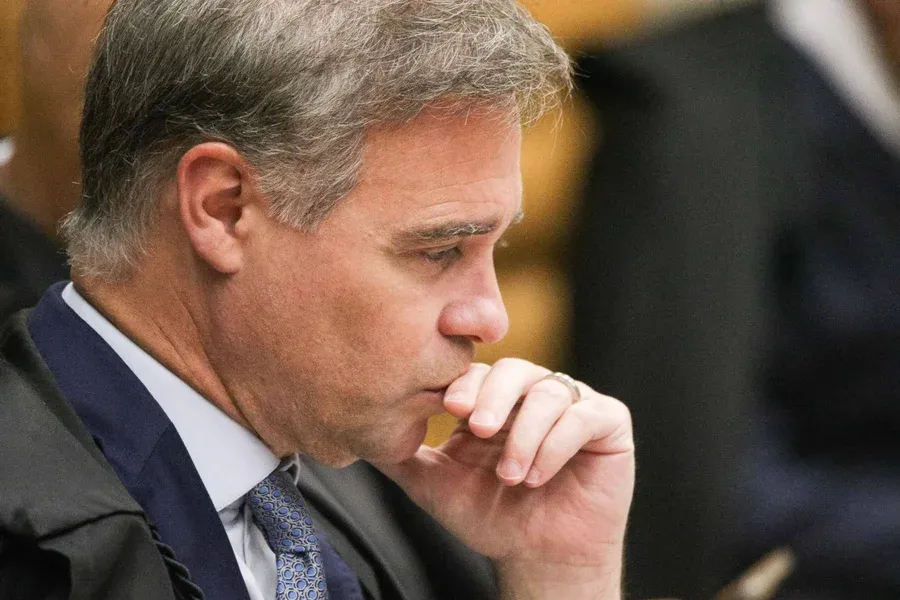 Mendonça cita “provas robustas” ao autorizar operação sobre o Master