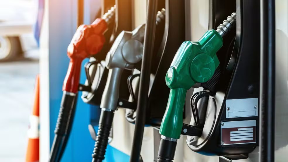 Petrobras aumenta gasolina e subsídio do Governo Lula perde efeito em menos de um mês