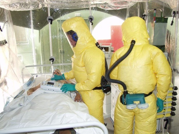 Paciente com suspeita de ebola é internado em SP
