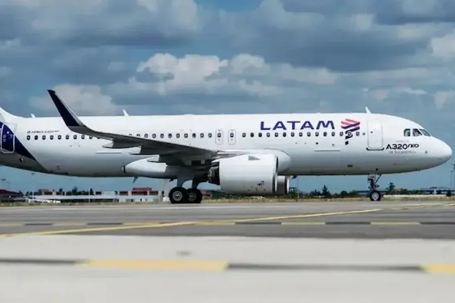 Mulher cai de escada e morre durante desembarque da Latam em Congonhas