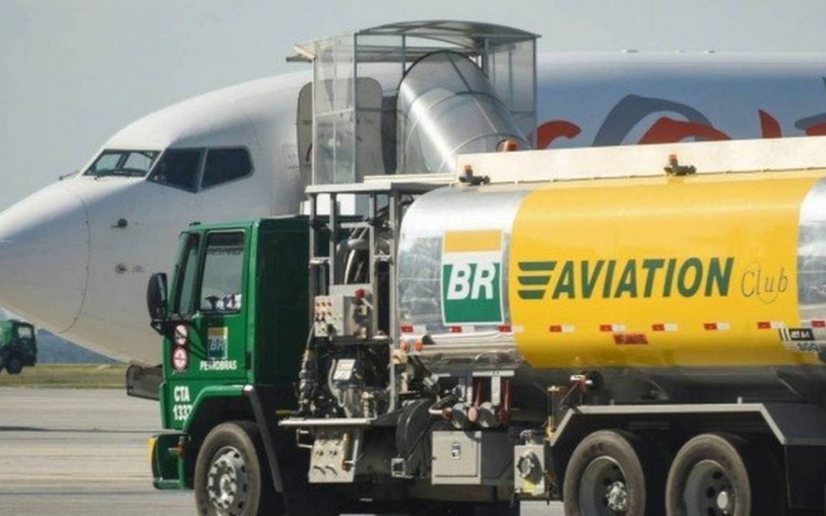 Petrobras reduz em 14,2% preço do querosene de aviação a partir de junho