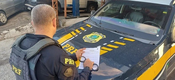 PRF prende homem por dívida de pensão alimentícia na BR-101, em Natal
